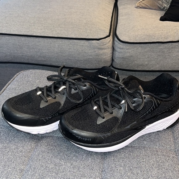 Propet One Walking Shoe - Woman’s size 11 excellent condition black. - Picture 3 of 7